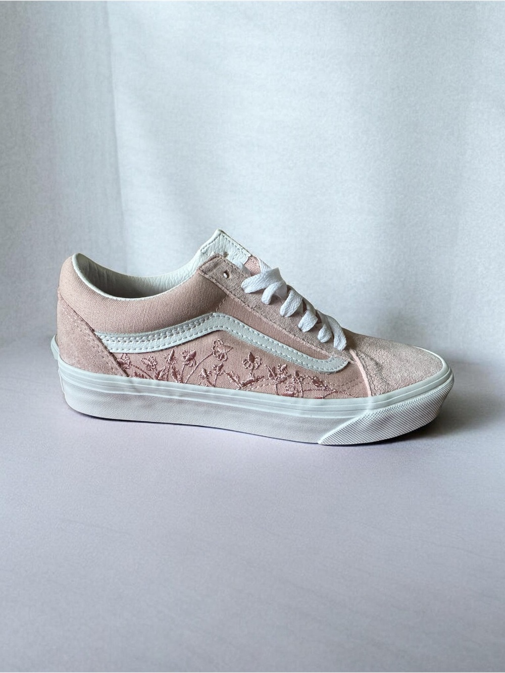 Vans Women's Low-Top Sneakers in Blush Pink and White with Floral Embroidery